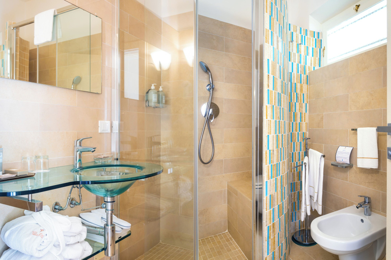 Bathroom 5, Hotel Villa Ottone, Livorno