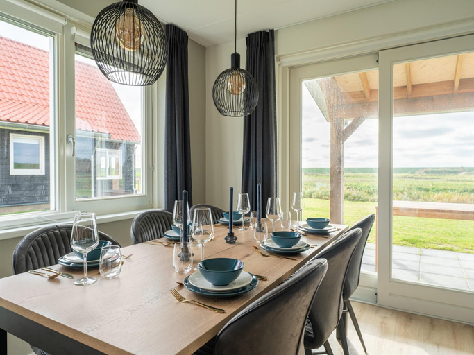 Others 4, Modern holiday home by the sea with sauna, Tholen