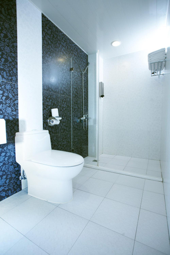Bathroom 4, Jin Bao Hotel, Kaohsiung