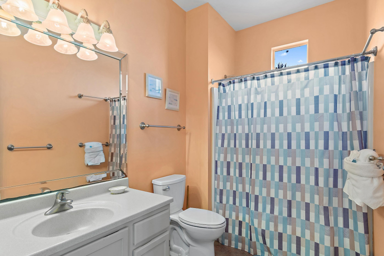 Bathroom 3, Ocean Dreams, Walton