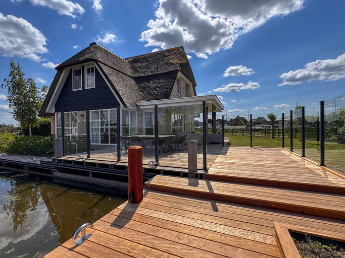 Balcony 4, Villa by Tjeukemeer With Sauna & Whirlpool, Lemsterland