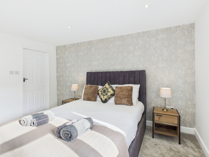 Room 2, Central Guest Room - En-suite, Parking, Birmingham