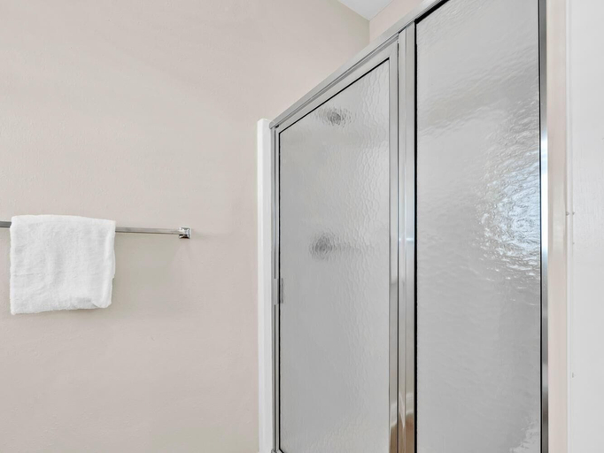Bathroom 4, Ocean Spray, Bay