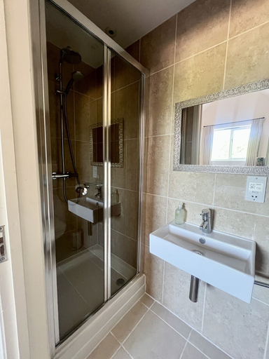 Bathroom 3, The Parson Woodforde, Norfolk