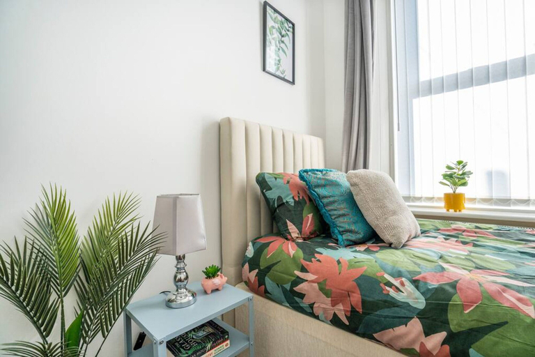 Room 3, Spacious 3 Bed Flat-free Parking, Gateshead