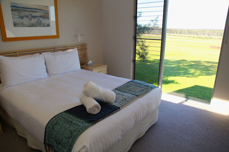 Bedroom 3, Adina Vineyard, Cessnock