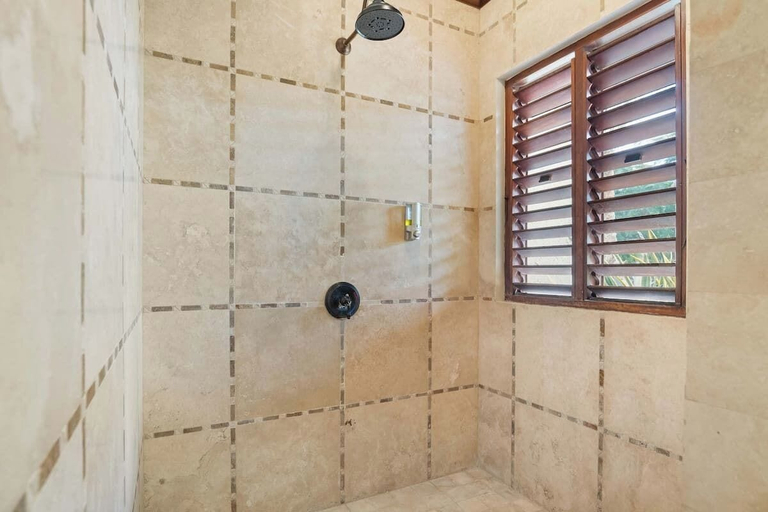 Bathroom 3, Rose Hall