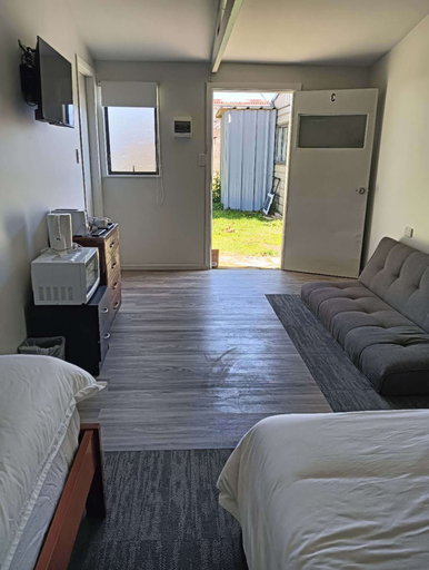 Others 5, 2 double and 1 sofa beds chalet 7C, Rotorua