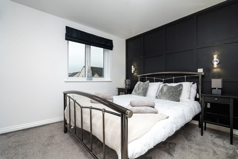 Room 5, 3 Bedroom House-private Parking, Midlothian