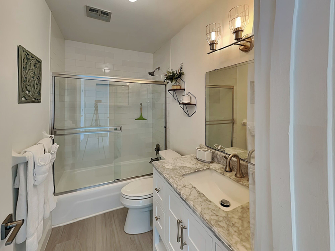 Bathroom 3, 275 Blue Bay by Distinctive Beach Rentals, Lee
