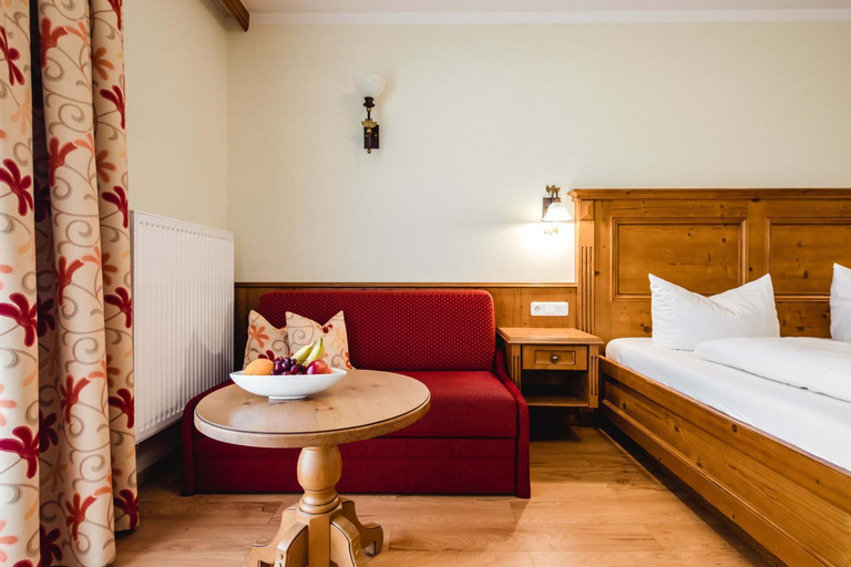 Bedroom 2, Hotel Bayrischer Lowe, Deggendorf