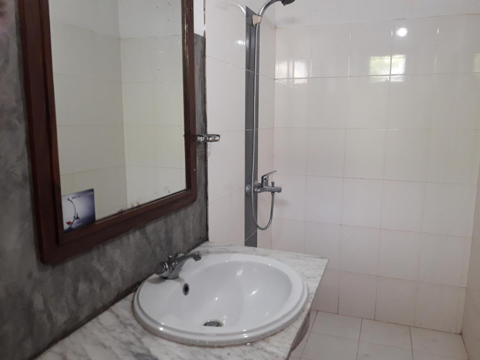 Bathroom 3, Sea Front, Hikkaduwa