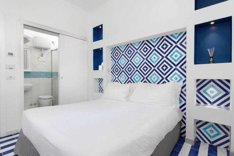 Bedroom 2, Hotel La Bougainville, Salerno