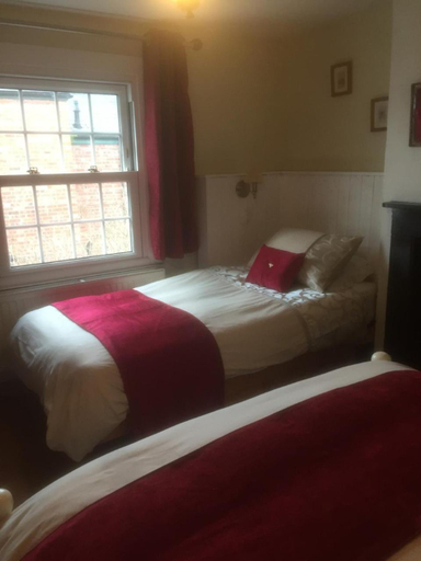 Bedroom 2, Alice Guest House, Gloucestershire