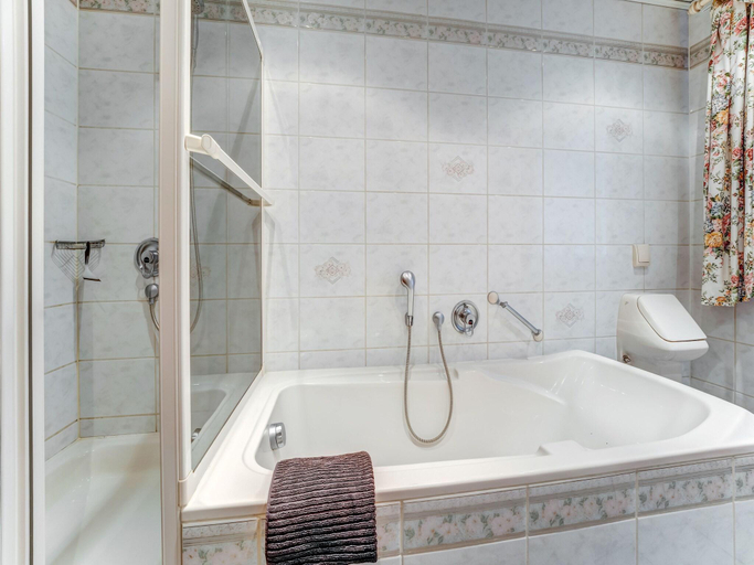 Bathroom 3, Spacious flat in Adenau near the Nurburgring, Ahrweiler