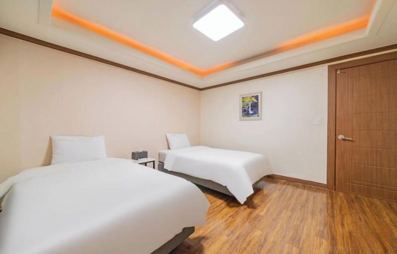 Bedroom 3, Donghae Gloria Hotel, Donghae