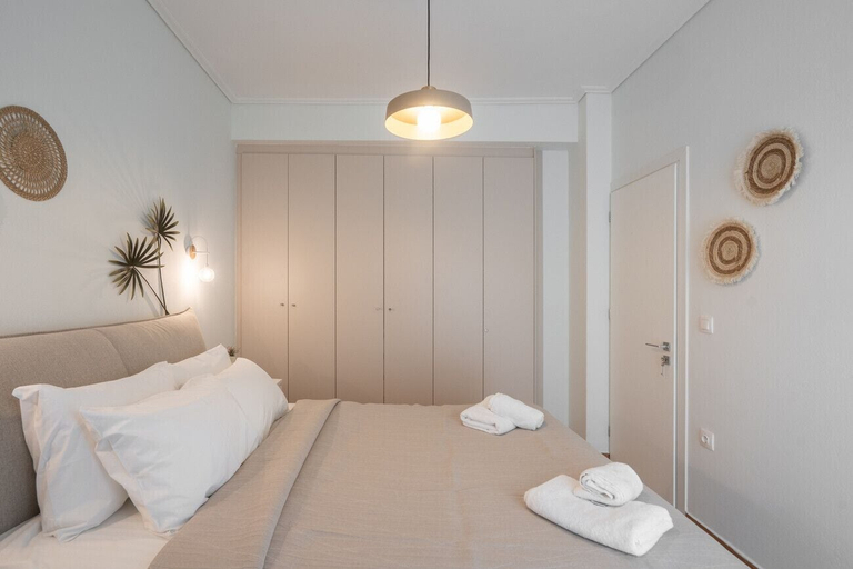 Room 2, LIV - Trendy Athenian Apartment in Pagrati, Attica