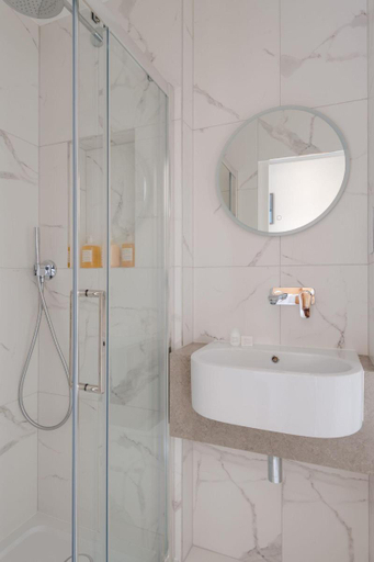 Bathroom 4, ザ ヘンリー オテル ベイズウォーター, ソンダー by マリオット ボンヴォイ(Sonder the Henry), London