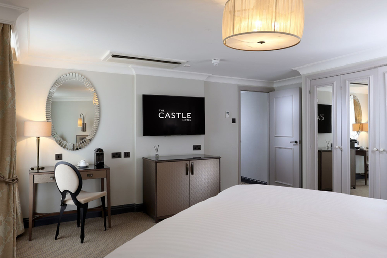 Bedroom 2, Castle Hotel Windsor, Slough