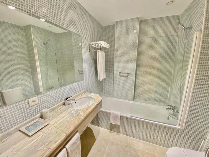 Bathroom 4, Hotel Camino Real, Palencia