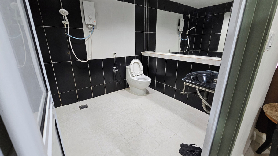 Bathroom 5, Safari Hotel, Ampang