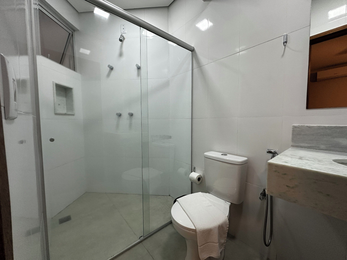 Bathroom, Hotel Milenio, Ponte Nova