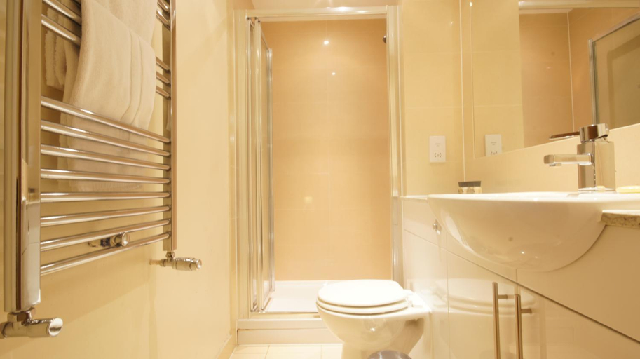 Bathroom 4, Lodge Drive Apartments, London