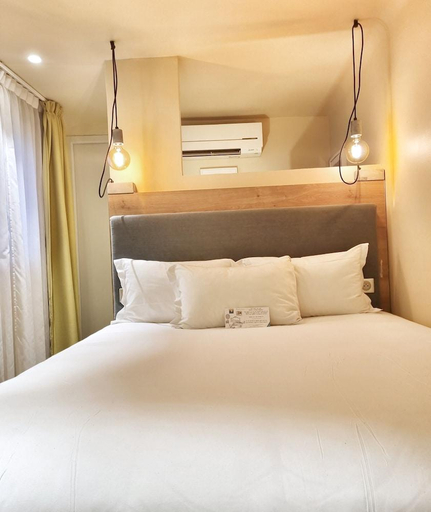 Bedroom 2, Hotel Montgrand, Bouches-du-Rhône