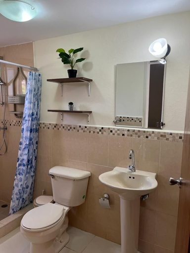 Bathroom 4, Hacienda Apartments near the beach