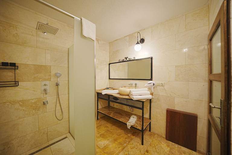 Bathroom 5, Kayra Cave Suites, Nevşehir
