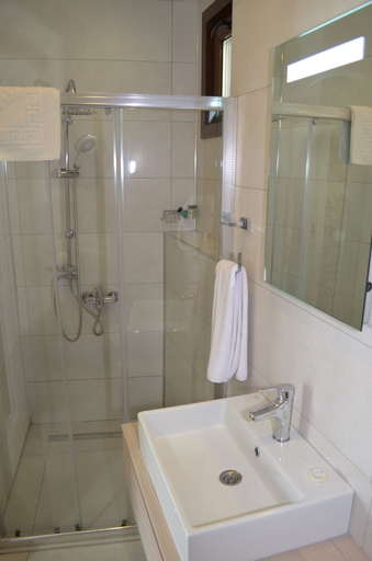 Bathroom 5, Sardinia Hotel, Amasra