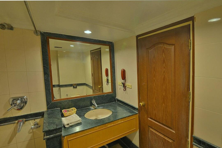 Bathroom, Hotel Aditya, Ludhiana