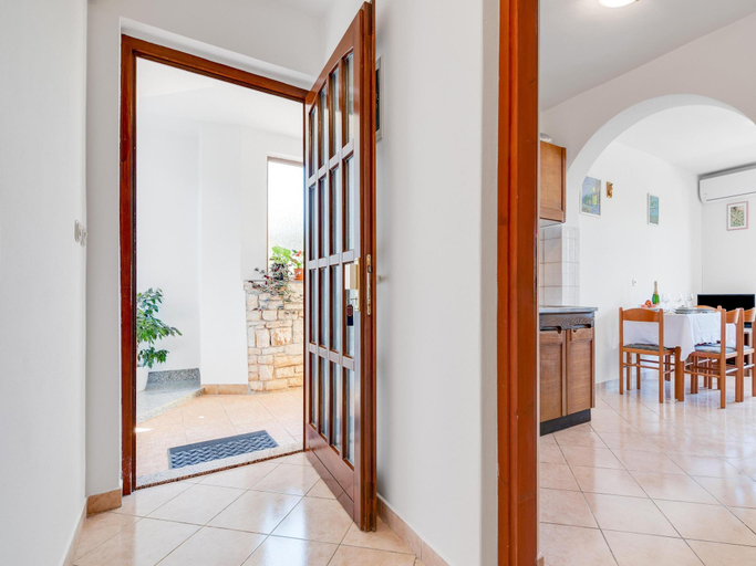 Others 3, Secluded Apartment in Porec with Garden, Poreč