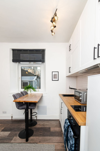 Room 4, 1 Bedroom Apartment-free Parking, Aberdeen