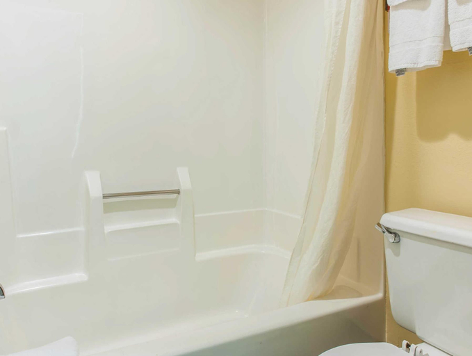 Bathroom 4, Econo Lodge Lexington Southeast, Fayette