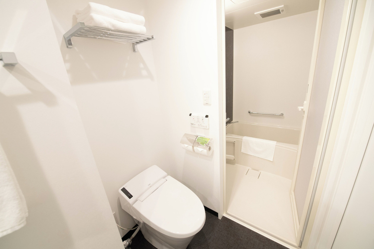Bathroom 13