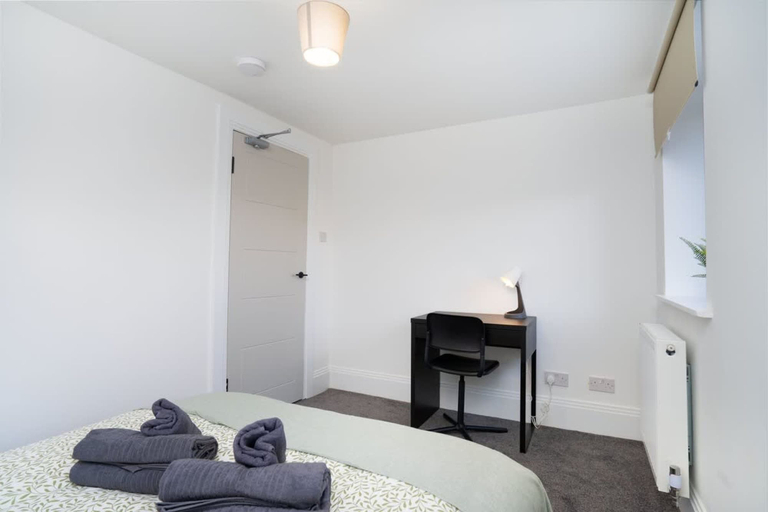 Room 3, Modern 5 Bed-2 Bath Apartment, Scottish Borders