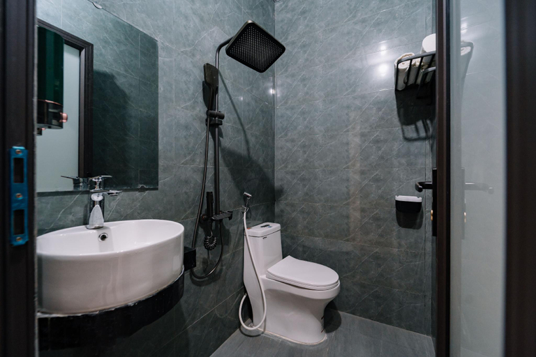 Bathroom, HG Hostel and Motorbikes, Vị Xuyên