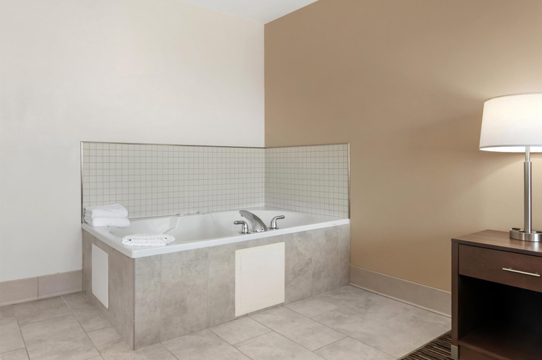 Bathroom 4, Best Western Brookfield, Linn