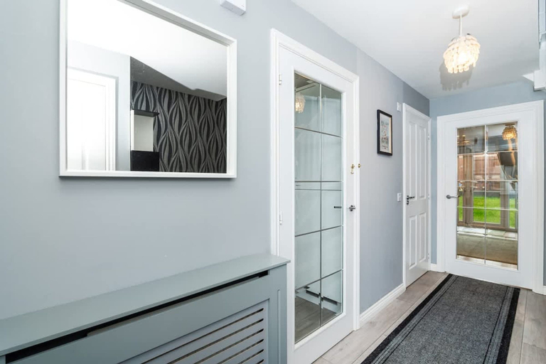 Room 2, 3 Bedroom House-private Parking, Midlothian