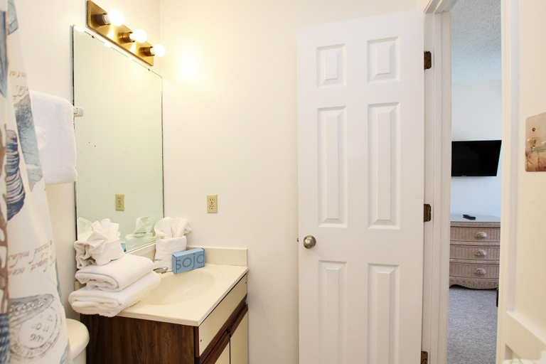 Bathroom 3, Parsonage Duplex, Baldwin