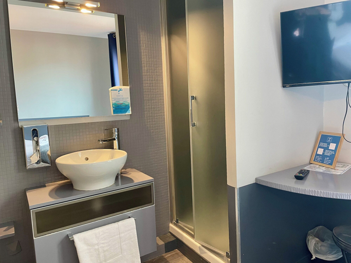 Bathroom 5, Hotel de Paris, Hérault