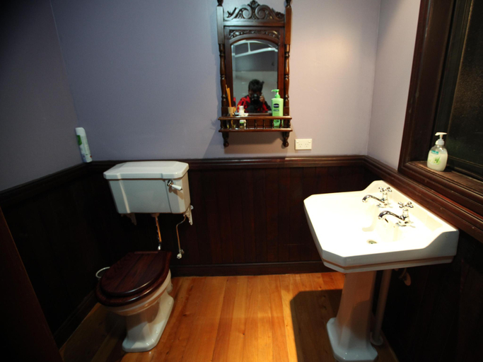 Bathroom 4, Kepler Oaks Chalet, Southland