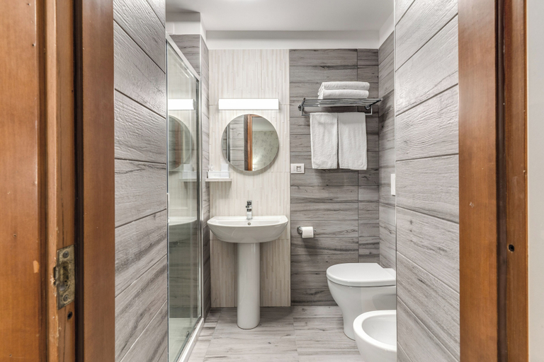 Bathroom 4, Hotel Milo, Rome