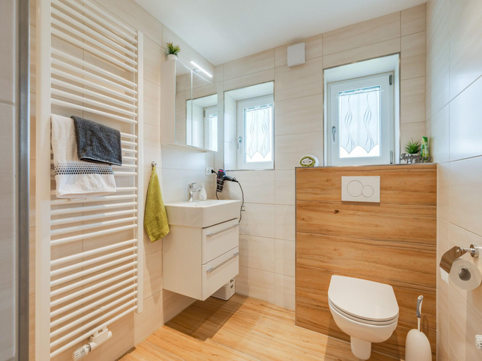 Bathroom 4, Liebevoll eingerichtete Ferienwohnung in Viechtach, Regen
