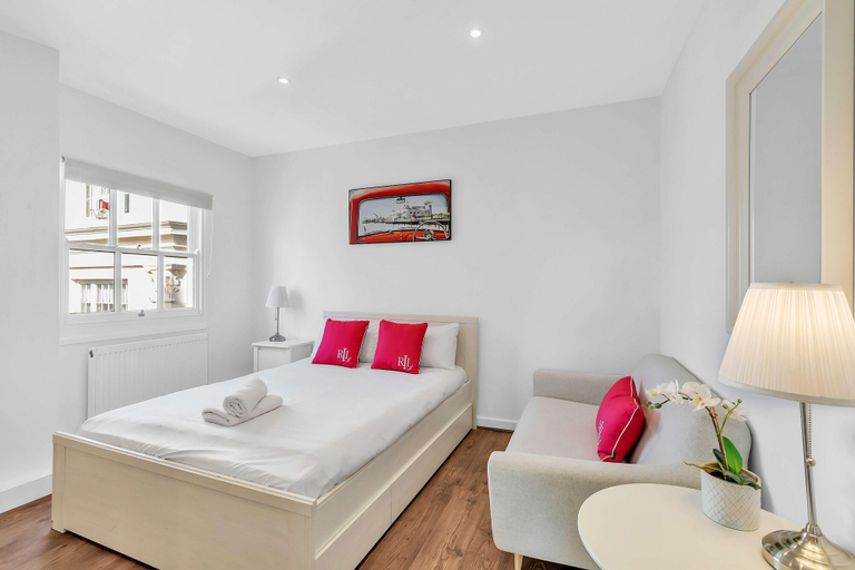 Room 4, Slice of Brighton With Seaviews By My Getaways, Brighton and Hove