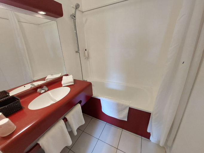 Bathroom 4, Logis hôtel Noemys Gradignan, Gironde