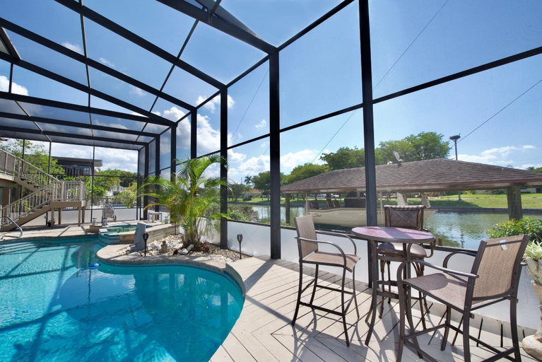 Sport & Beauty 4, Osprey Retreat, Lee