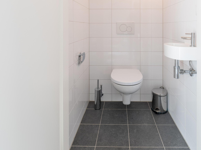 Bathroom 3, House near Scherpenisse Beach with Garden, Tholen