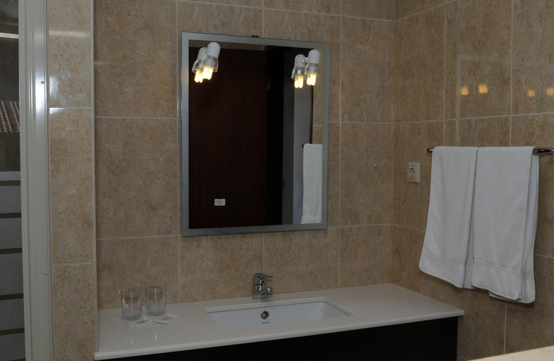 Bathroom 4, Hotel S. Jorge, Batalha